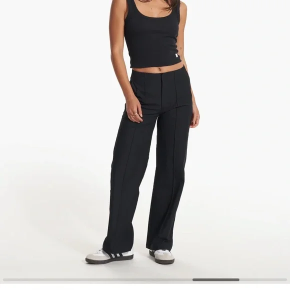 Vuori Women’s Meta Wideleg Pant (short inseam) size Small in Black. - Picture 3 of 8
